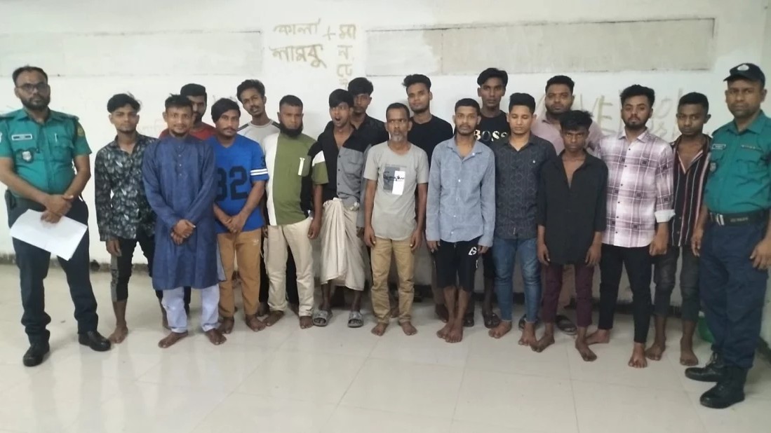 মোহাম্মদপুরে পুলিশের বিশেষ অভিযানে ১৮ জন গ্রেপ্তার